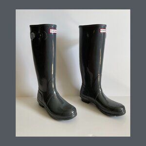 Lightly Worn Grey Gloss Hunter Boots